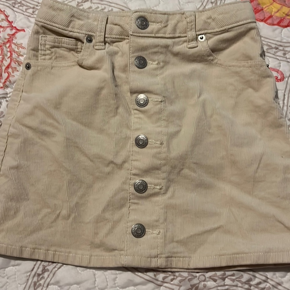 Cute button up corduroy ivory skirt.   Cat & Jack size 7/8.